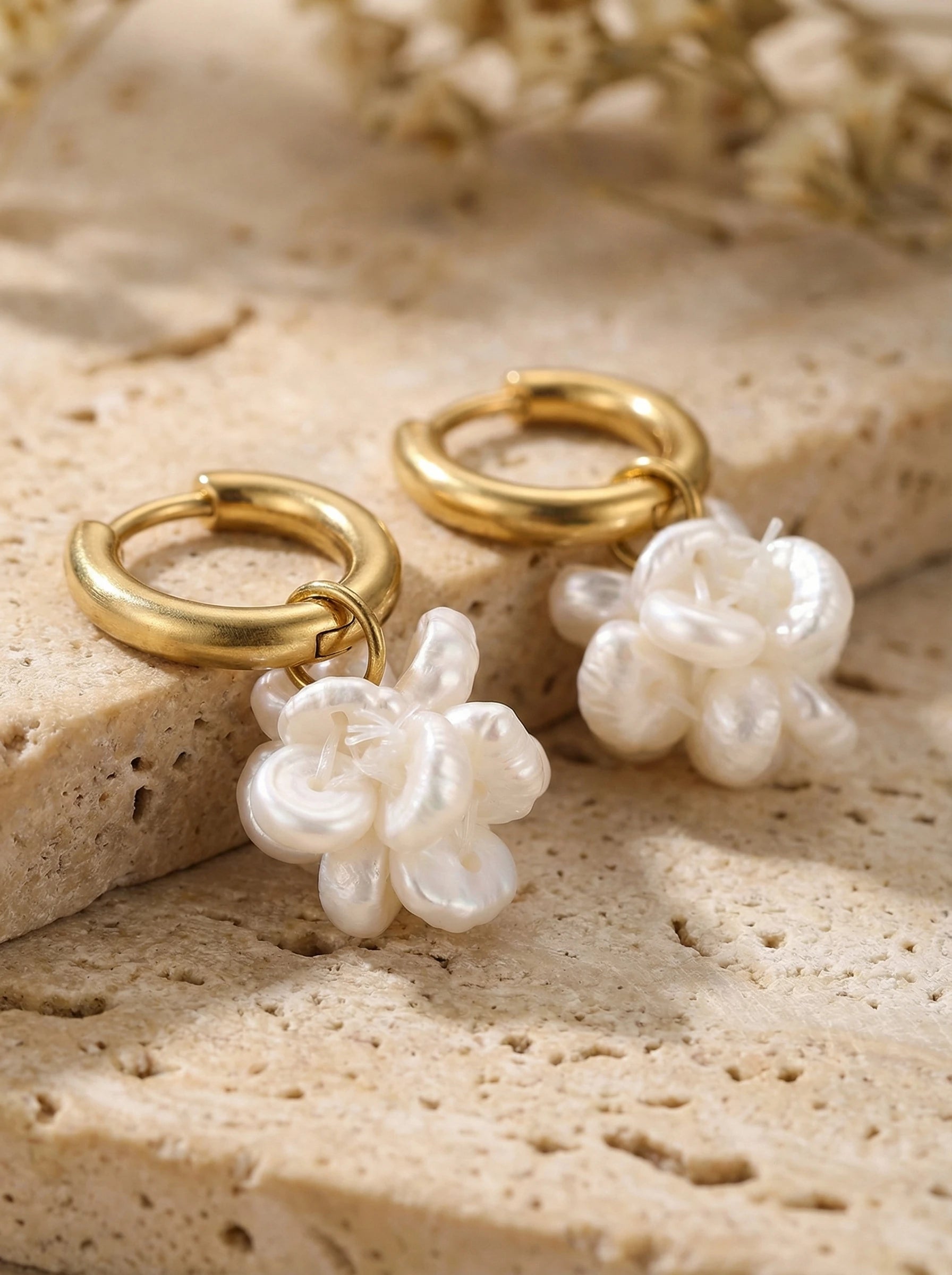 Chunky Pearl Cluster Edelstahl Ohrringe - Produktbild 2