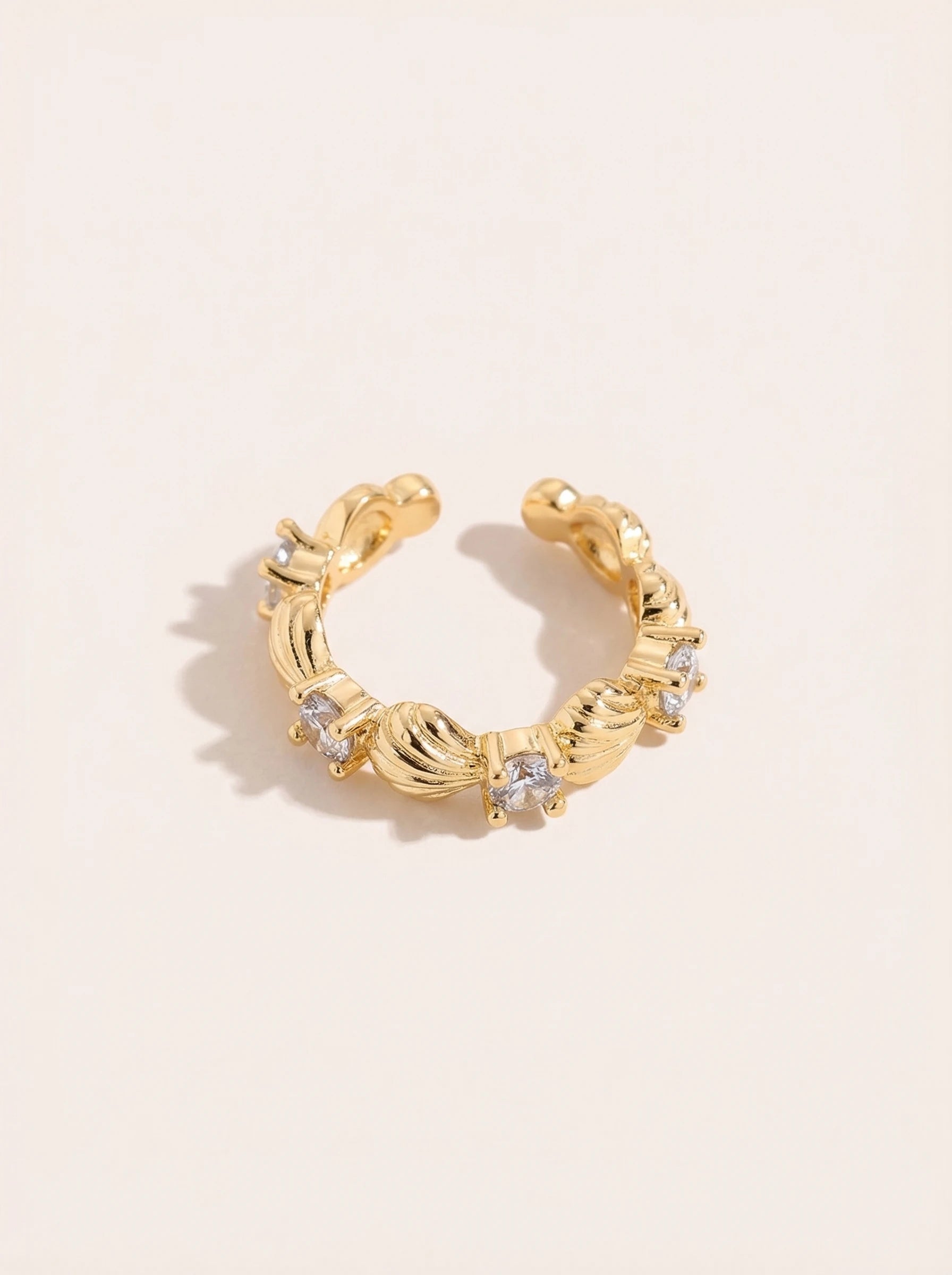 Viele Muscheln mit blauer Zirkonia Vergoldete Ear-Cuffs