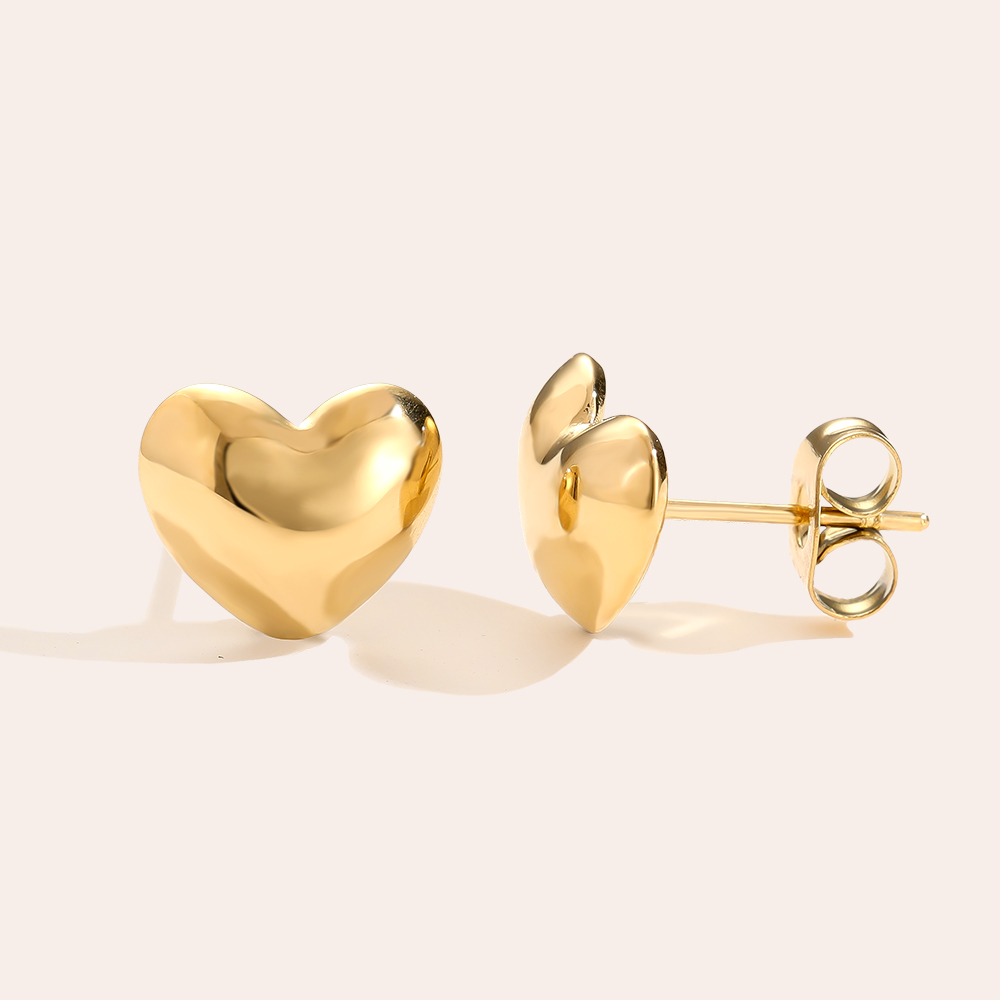 Goldene Herz-Ohrstecker aus Edelstahl, glänzende Oberfläche, herzförmiges Design, mit Steckverschluss