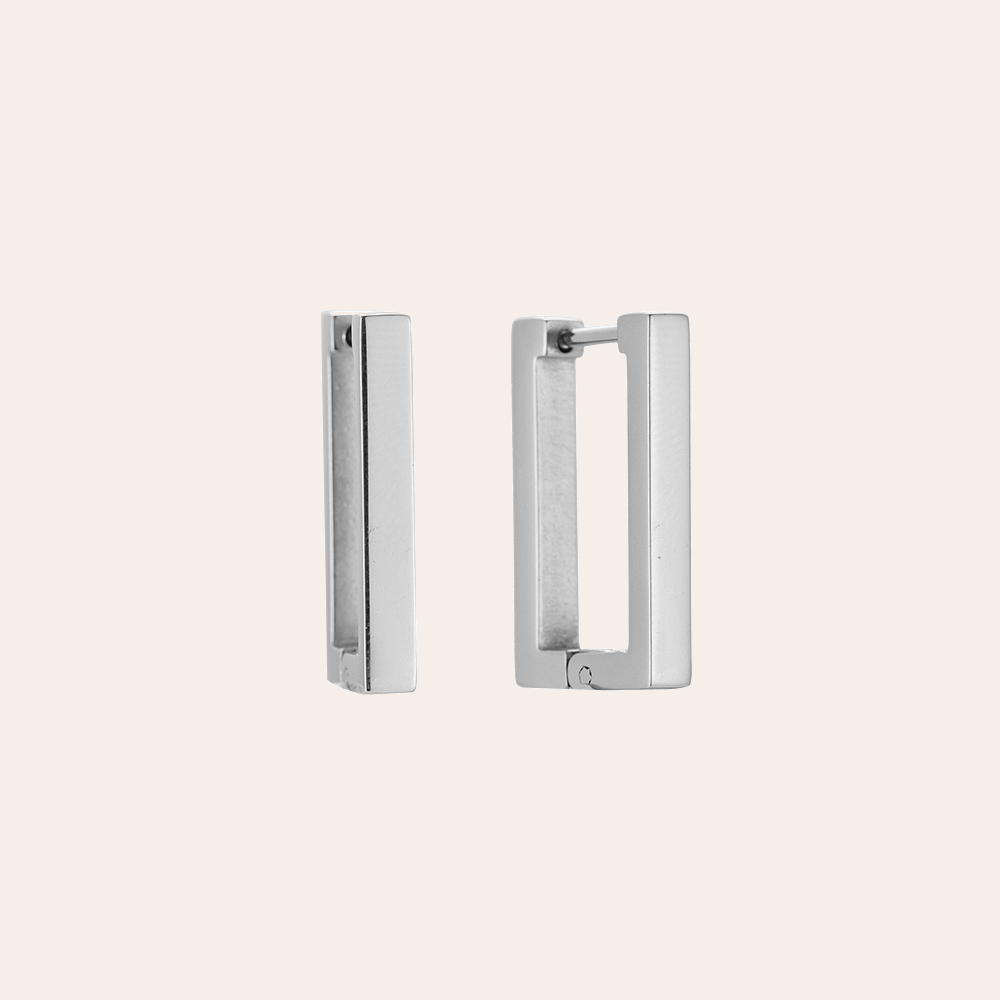 Silberne, glänzende, quadratische Edelstahl-Ohrringe mit modernem Design, Vorder- und Seitenansicht