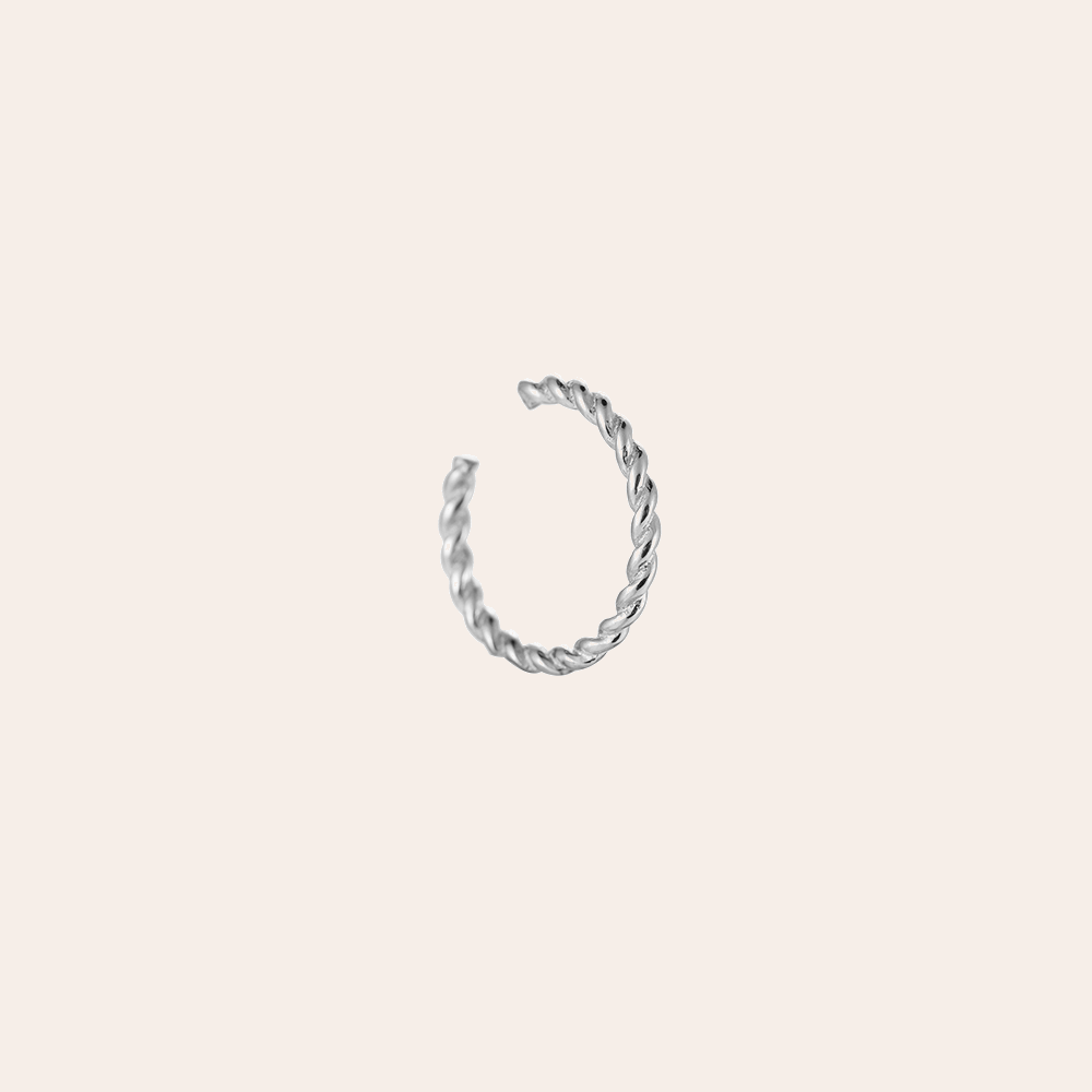 Silberner Edelstahl Earcuff mit feinem Twist-Design, offene Form, minimalistischer Stil