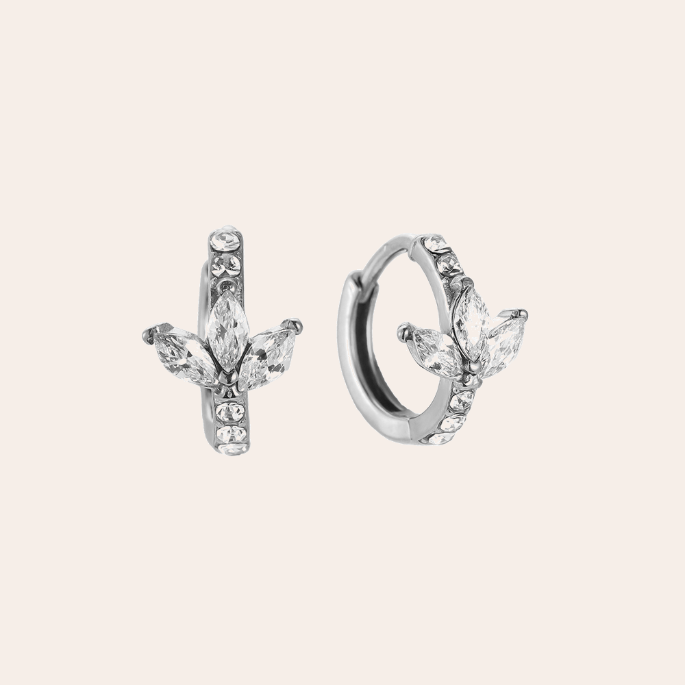 Silberne Edelstahl-Ohrringe mit diamantförmigen Blütenblättern und Kristallverzierung, kreisförmiges Design