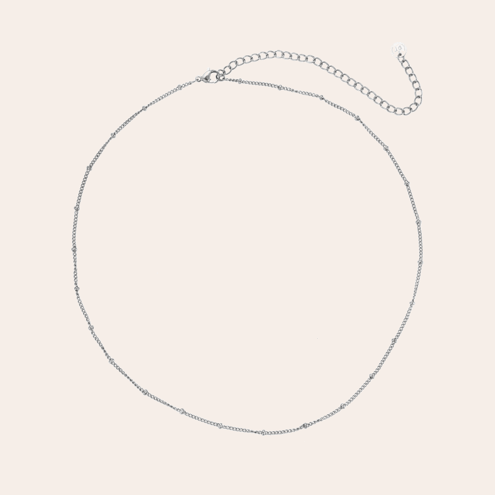 Silberne Edelstahlkette mit feinem Gliederdesign und verstellbarem Verschluss, schlicht und elegant