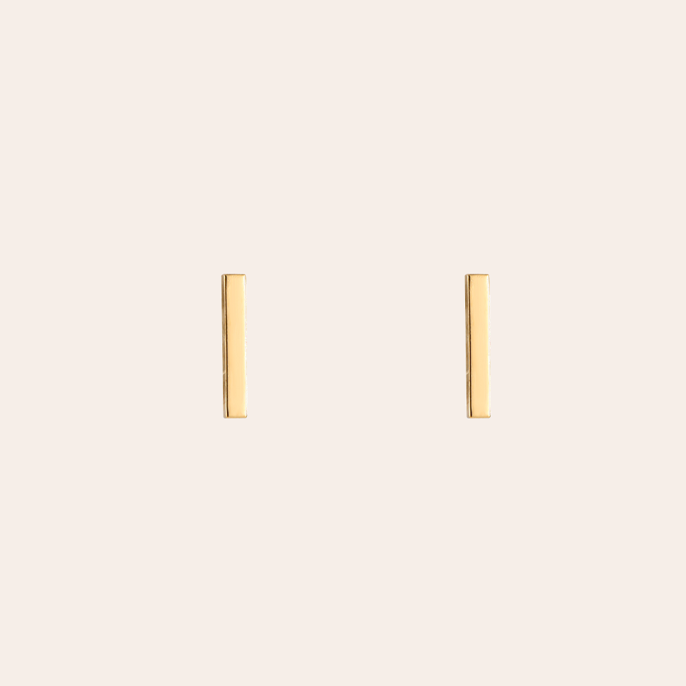 Goldene Edelstahl-Ohrringe in schlichter Stabform, minimalistisch und elegant
