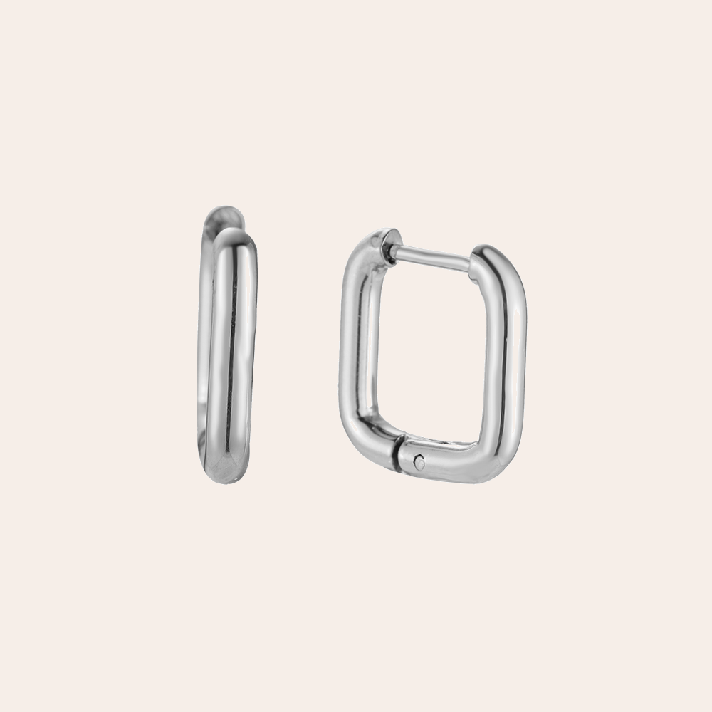 Silberne Edelstahl-Ohrringe in weicher quadratischer Form, glänzendes Finish, minimalistisch und modern