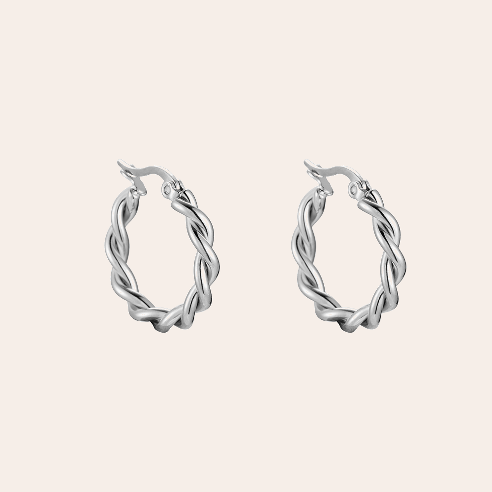 Silberne Edelstahl-Ohrringe mit gedrehter Struktur, runde Form, glänzendes Finish, Twisted Design