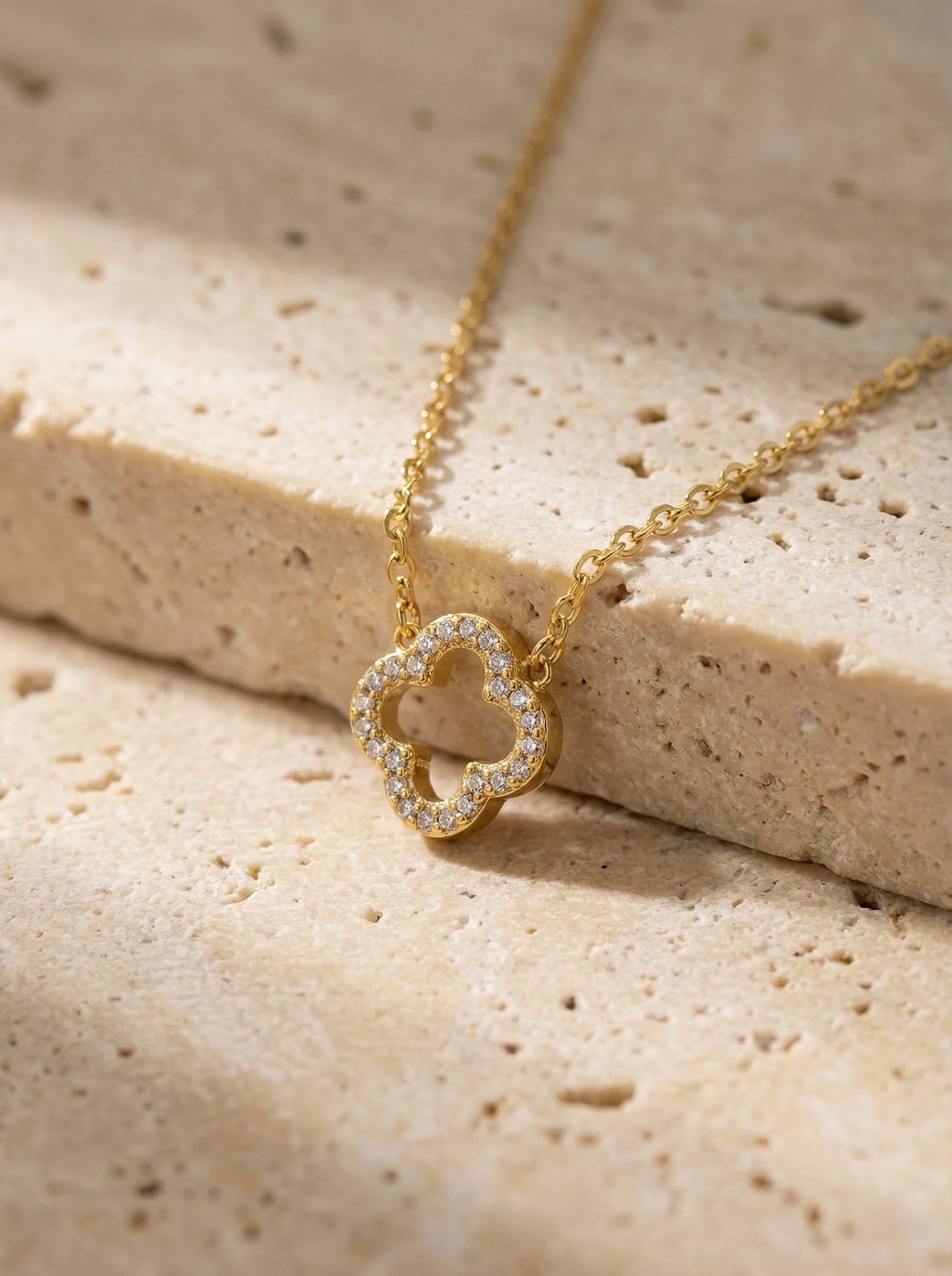 3D Diamond Hollow Lucky Flower Edelstahl Halskette - Produktbild 2