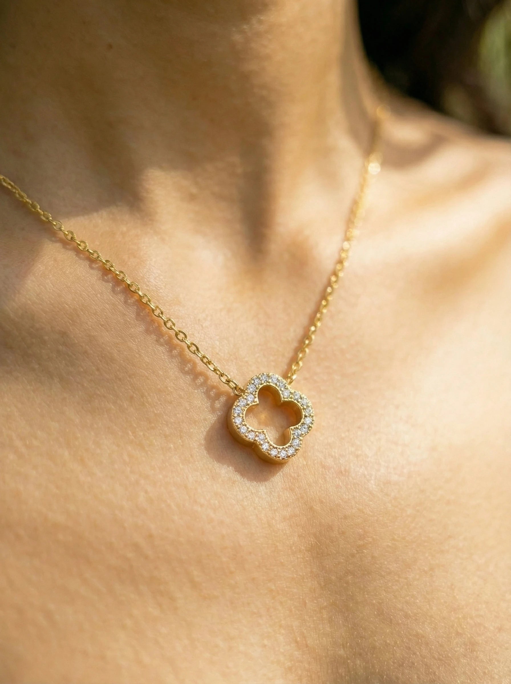 3D Diamond Hollow Lucky Flower Edelstahl Halskette - Produktbild 4