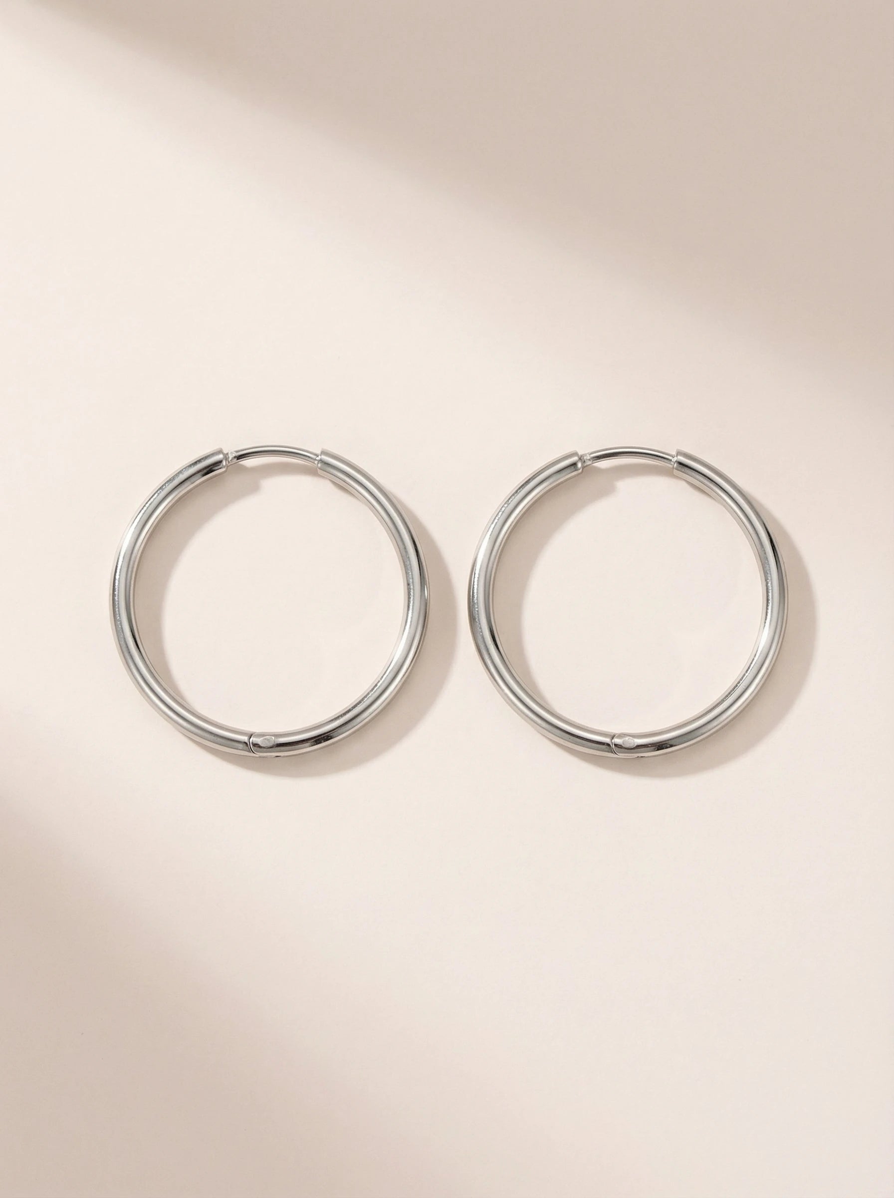 Fine Hoop Edelstahl Ohrringe - Produktbild 2