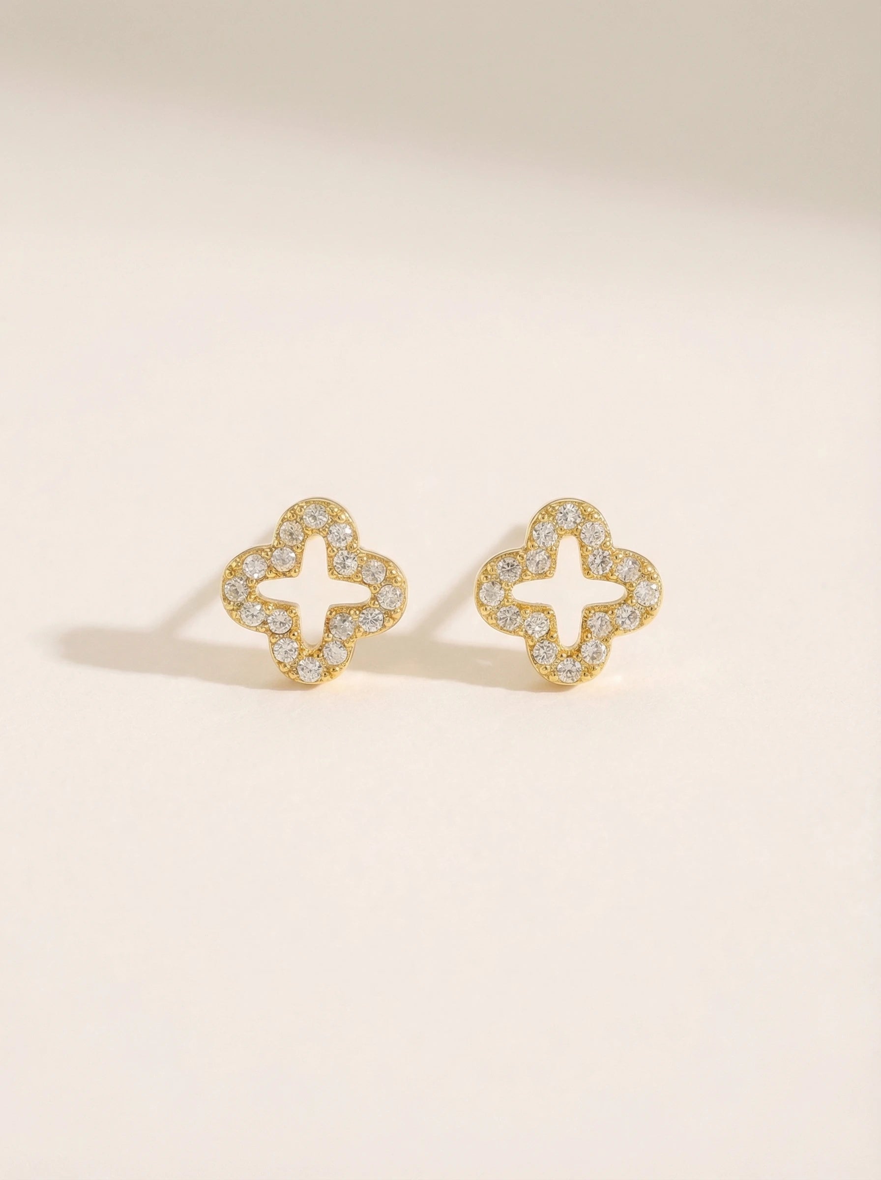 Diamond Hollow Lucky Flower Edelstahl Ohrringe