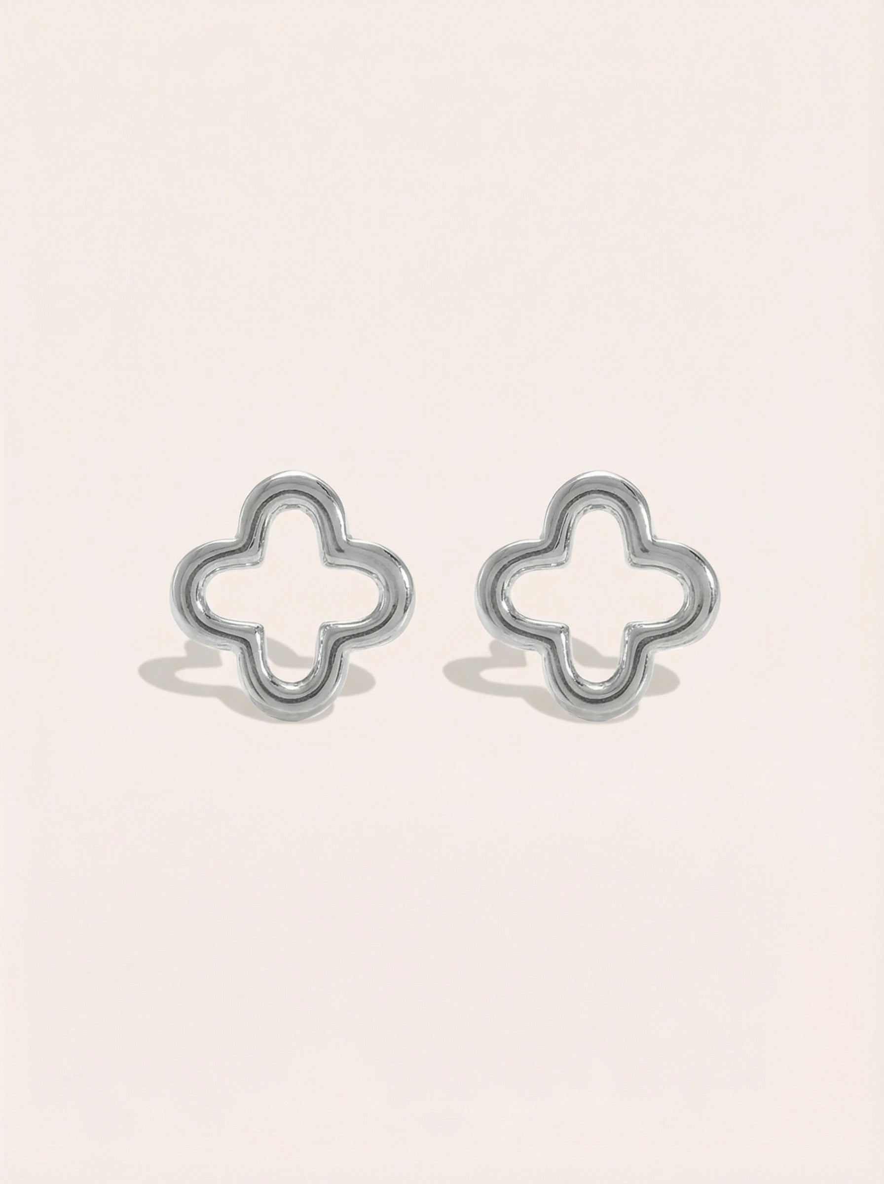 Simple Hollow Lucky Flower Edelstahl Ohrringe - Produktbild 9