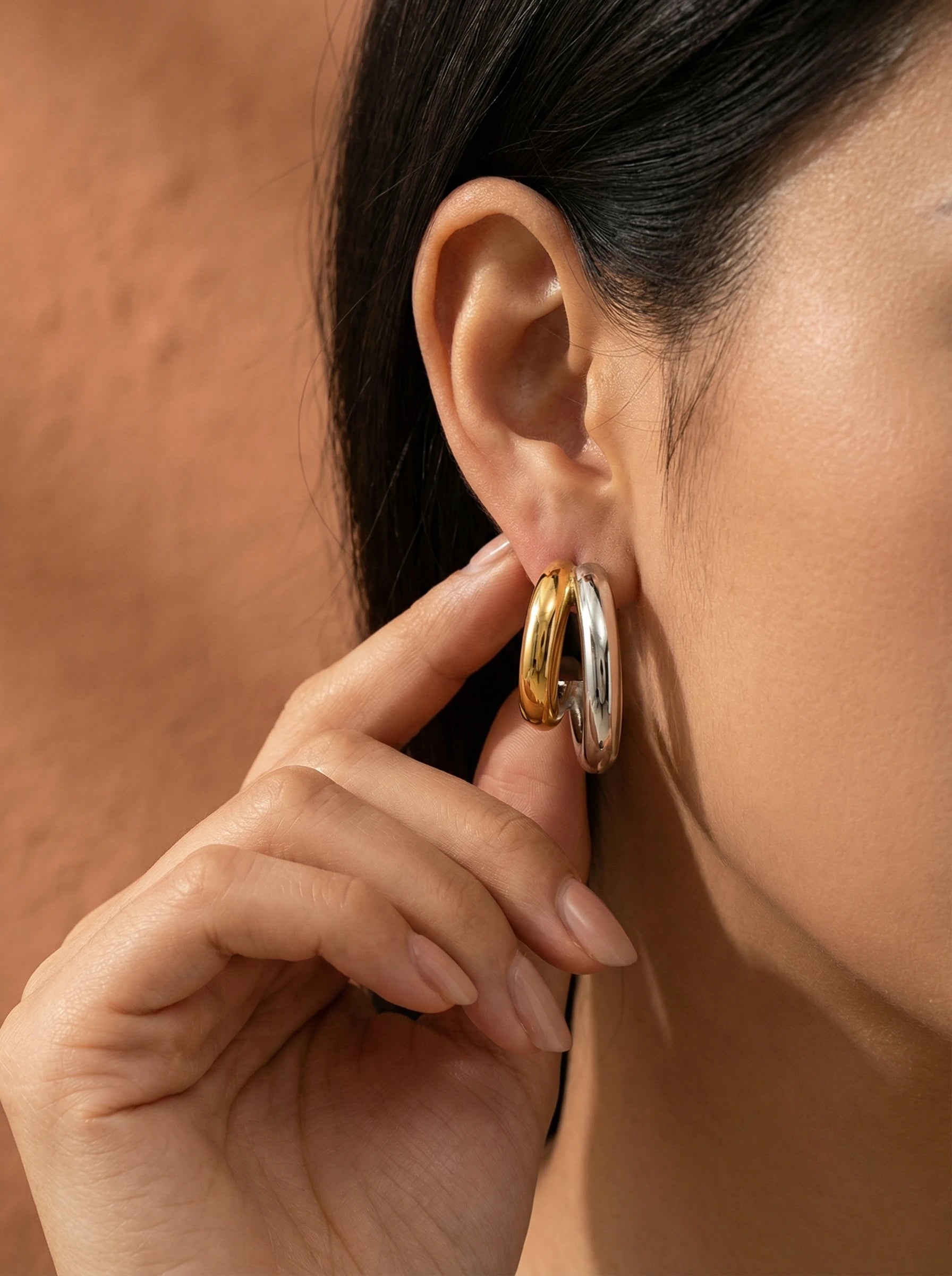 Gold And Silver Half Hoop Edelstahl Ohrringe - Produktbild 5