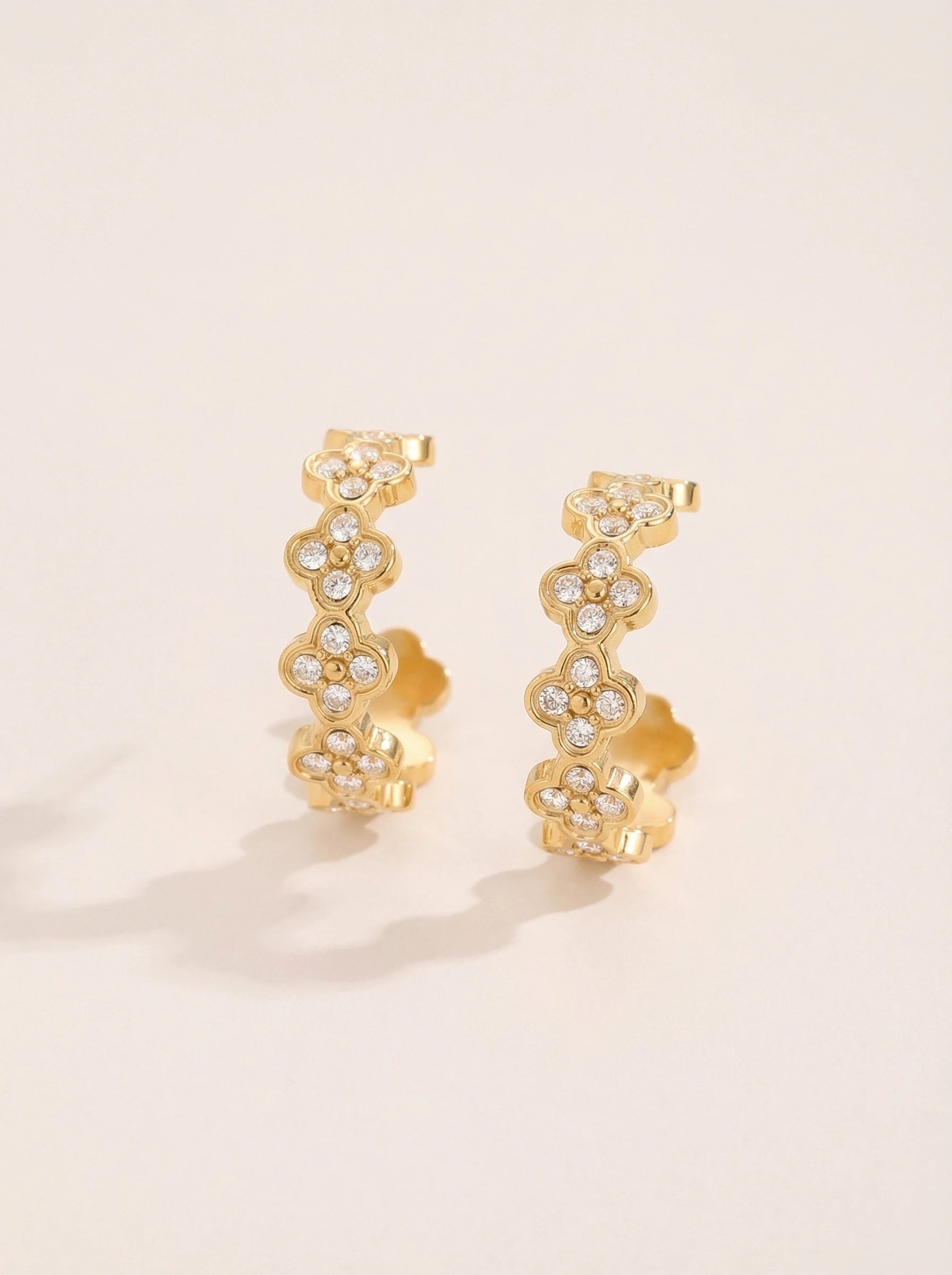 Diamond Lucky Flower Hoop Edelstahl Ohrringe