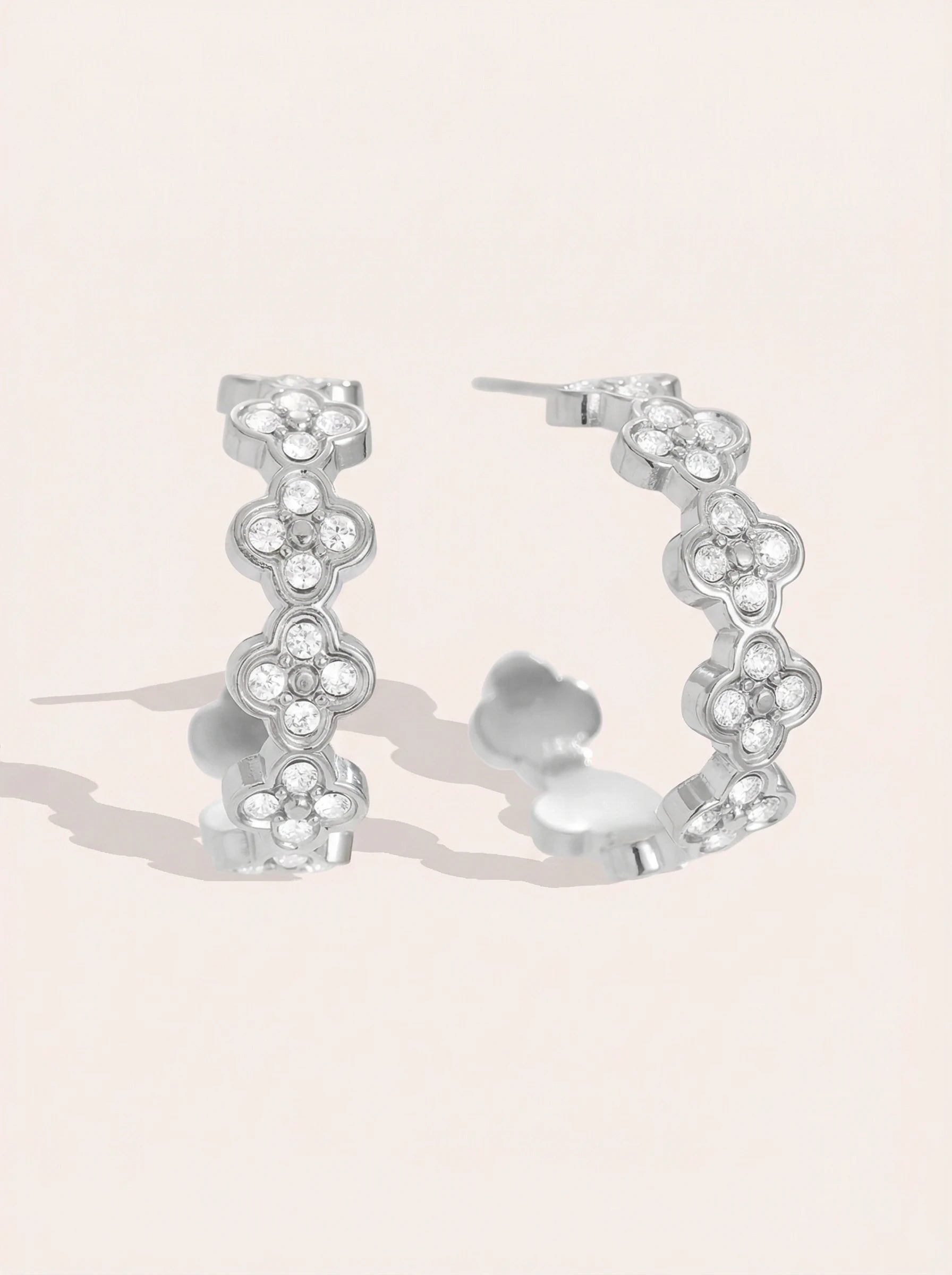 Diamond Lucky Flower Hoop Edelstahl Ohrringe - Produktbild 9