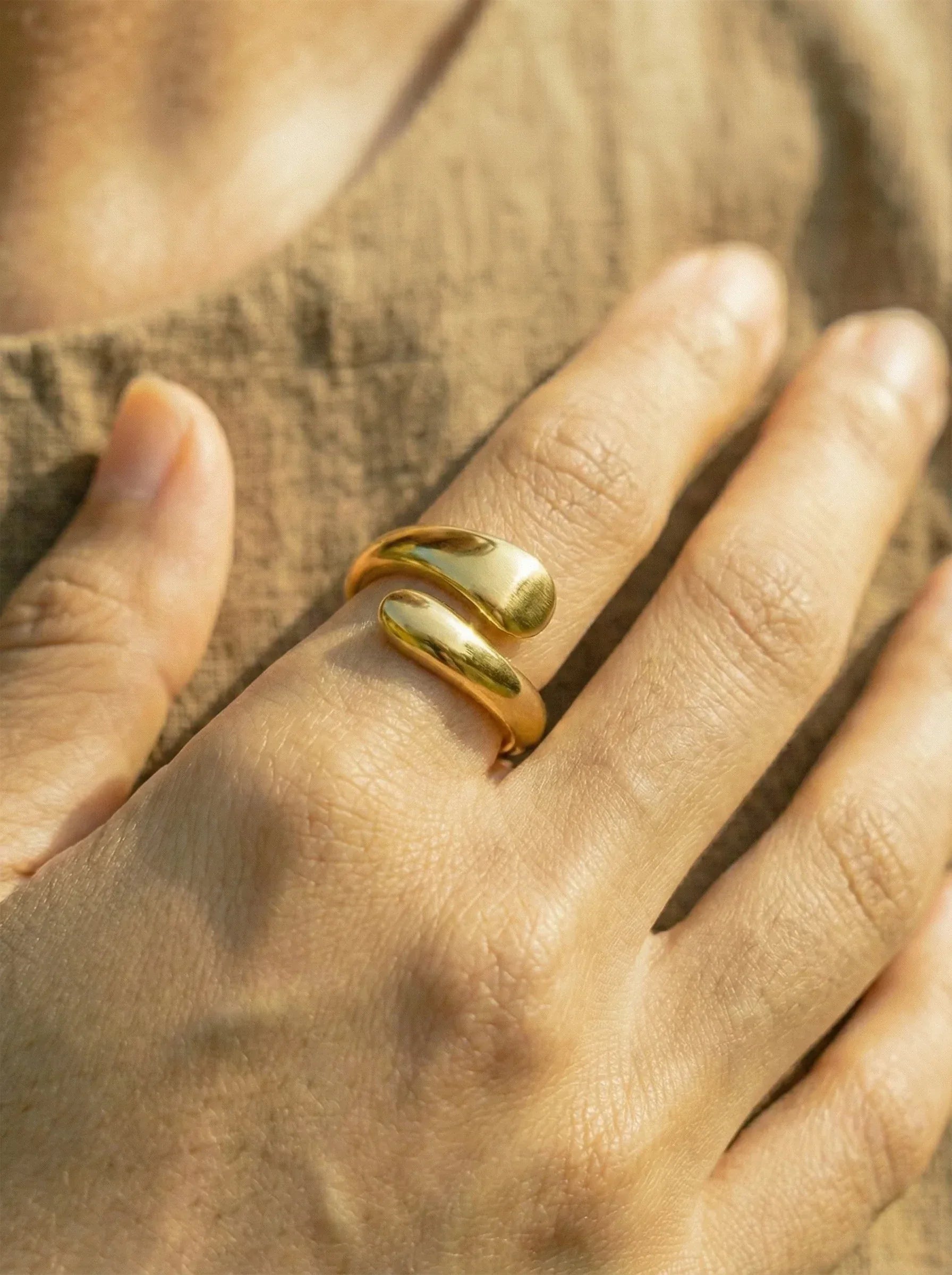 Clumsy Ouroboros Edelstahl Ring - Produktbild 4