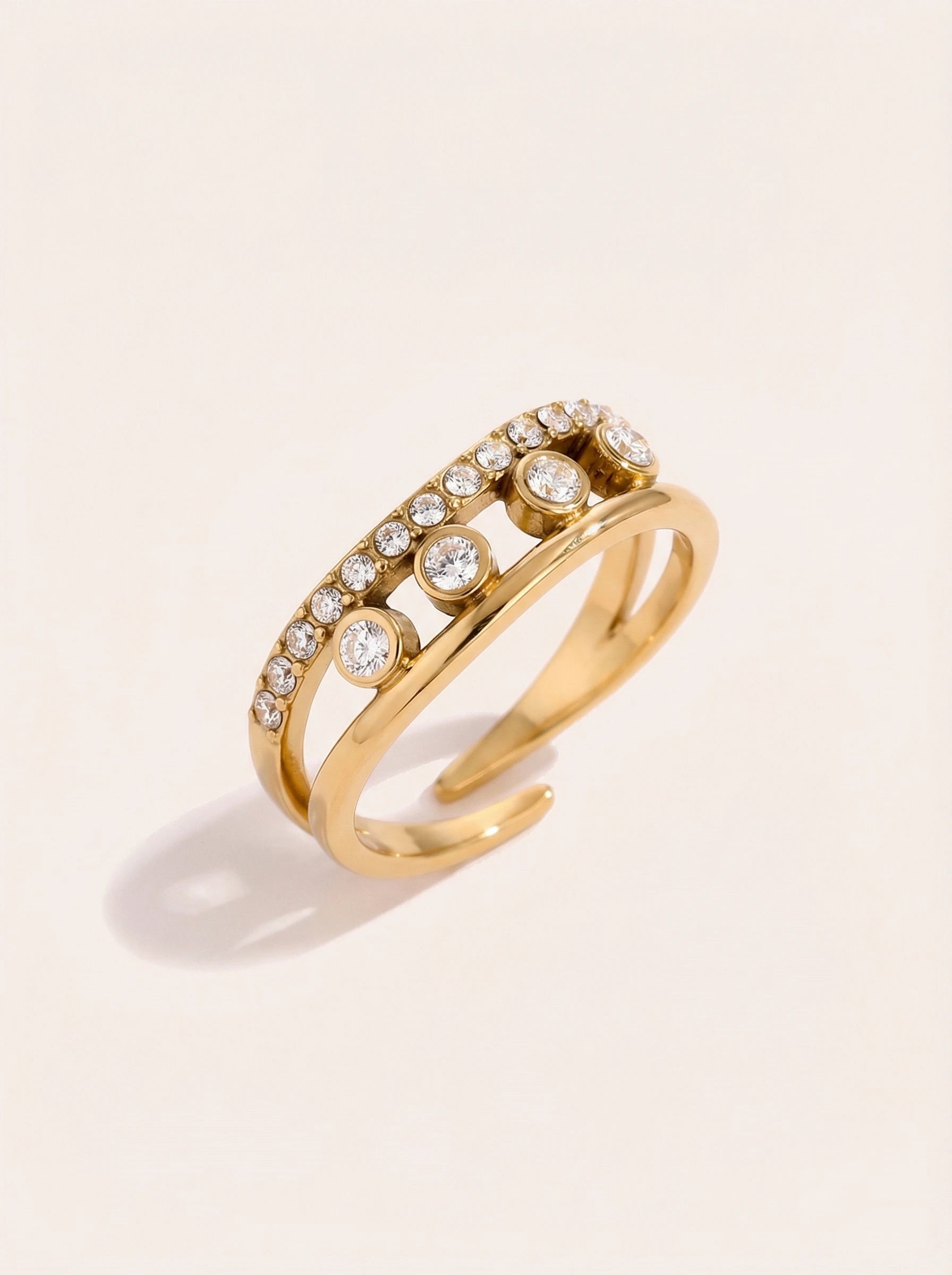 Four Diamond Dots In Line Edelstahl Ring