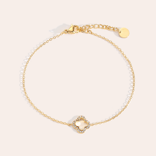 Goldene Edelstahlarmkette mit 3D-Diamant-Hohlklee-Anhänger, filigranes Kettendesign, verstellbarer Verschluss