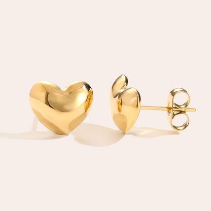 Goldene Herz-Ohrstecker aus Edelstahl, glänzende Oberfläche, herzförmiges Design, mit Steckverschluss