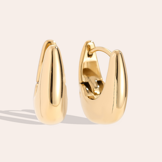 Goldene Drop Hoop Ohrringe aus Edelstahl mit glänzendem Finish, tropfenförmiges Design