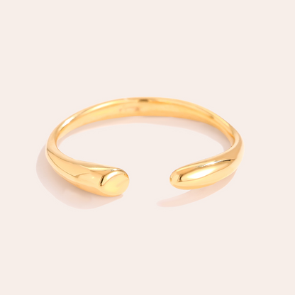 Goldfarbener Edelstahlring, offene Form, schlichtes Design, glänzende Oberfläche