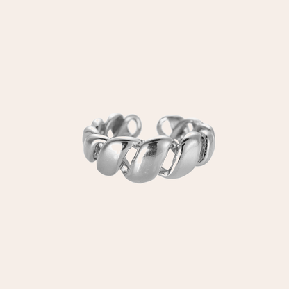 Silberner Edelstahlring mit gedrehtem Design, offene Form, glänzende Oberfläche