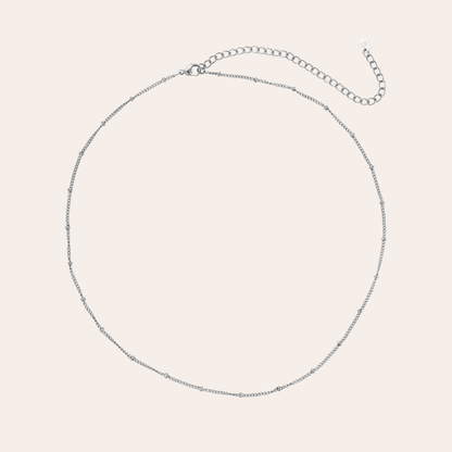 Silberne Edelstahlkette mit feinem Gliederdesign und verstellbarem Verschluss, schlicht und elegant