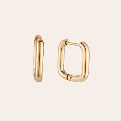 Goldene Edelstahl-Ohrringe in weicher quadratischer Form, glänzendes Finish, minimalistisch und modern gestaltet