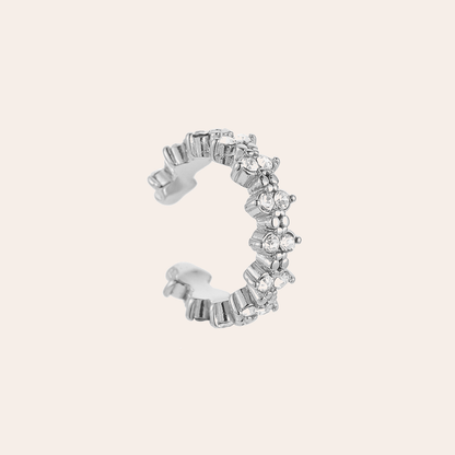 Silberner Edelstahl Earcuff mit Spike-Design und funkelnden Details